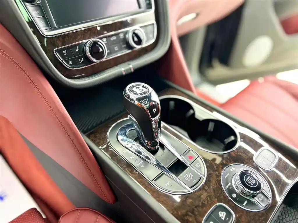 Bentayga 2016 6.0T Standard Edition купить на сайте DeffCars