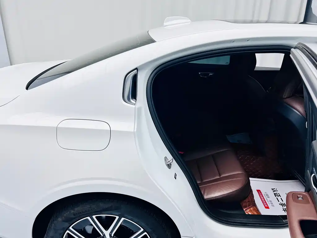 Volvo S60 2023 B4 Zhiyi Luxury Edition купить на сайте DeffCars