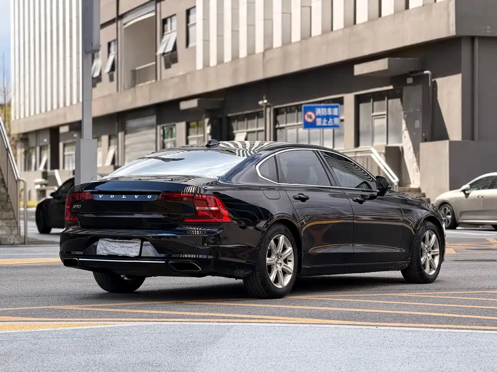 Volvo S90 2017 T4 Smart Edition купить на сайте DeffCars