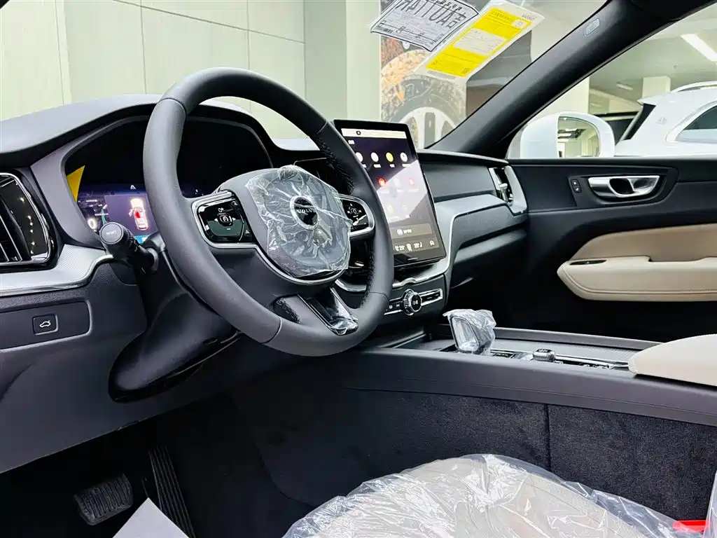 Volvo XC60 2026 B5 four-wheel drive Zhiyi Luxury Edition купить на сайте DeffCars