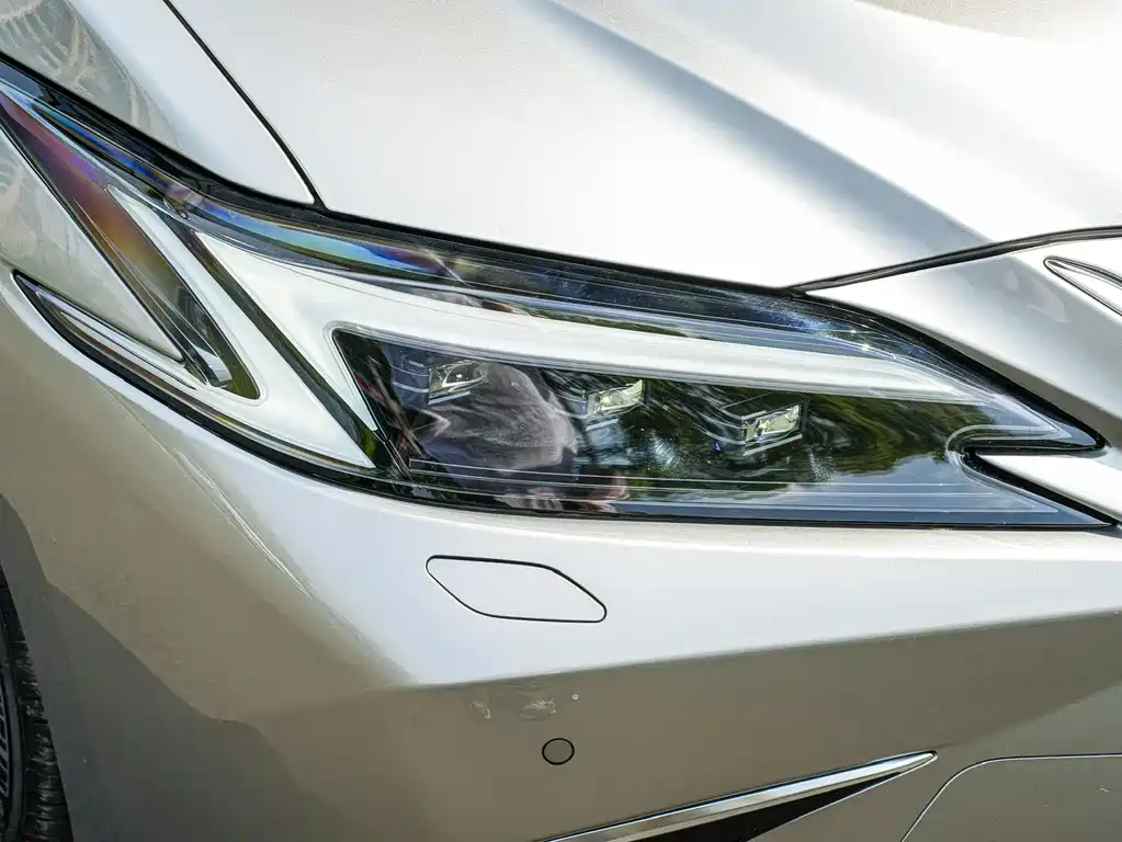 Lexus ES 2025 300h Premium Edition купить на сайте DeffCars