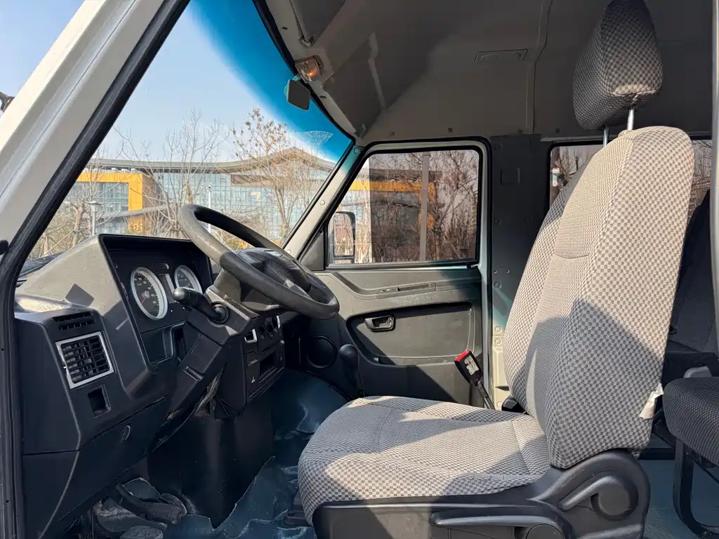 Iveco is proud of the 2020 2.5T A35 passenger bus, single tire, mid-top, 5-9 seats, National VI купить на сайте DeffCars