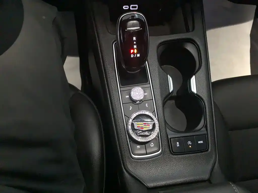Cadillac XT4 2022 28T two-wheel drive fashion model купить на сайте DeffCars