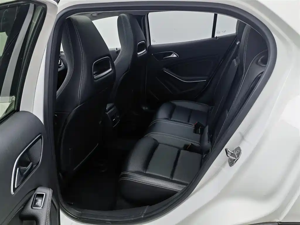 Mercedes-Benz GLA 2018 GLA 200 Fashion Model купить на сайте DeffCars