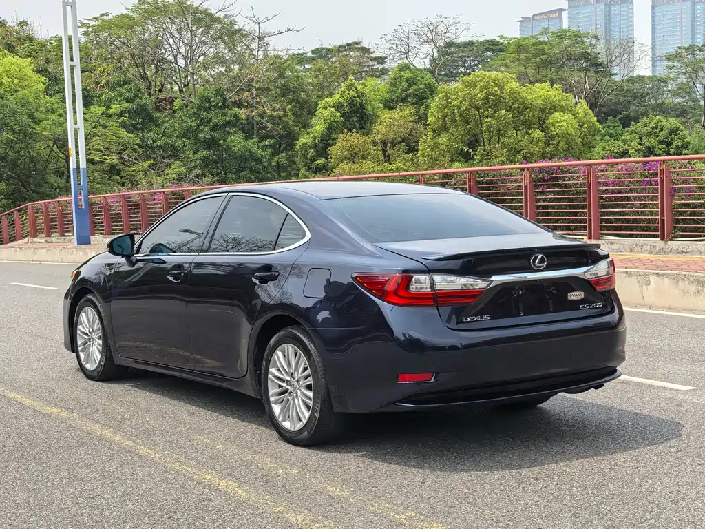 Lexus ES 2015 200 Elite Edition купить на сайте DeffCars