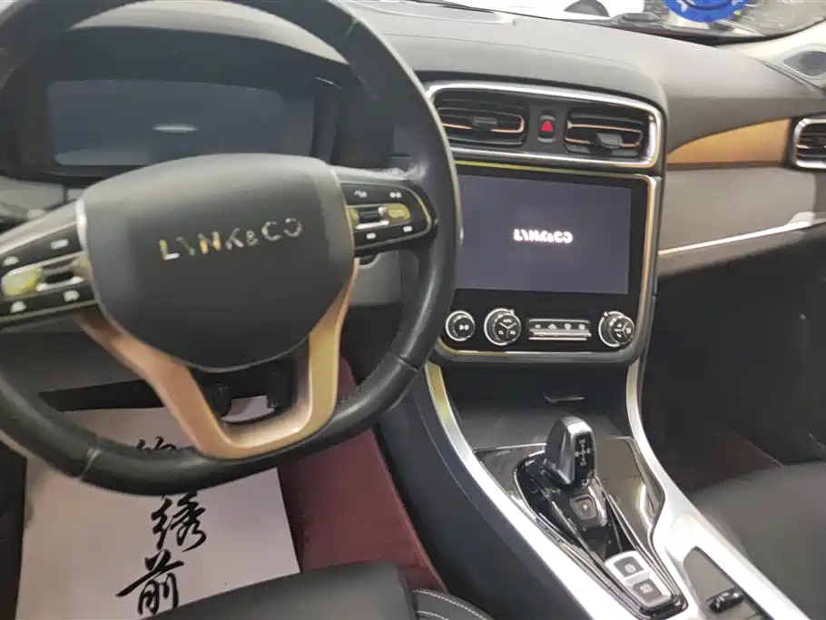 Lynk & Co 01 2019 2.0T two-wheel drive Pro version National V купить на сайте DeffCars