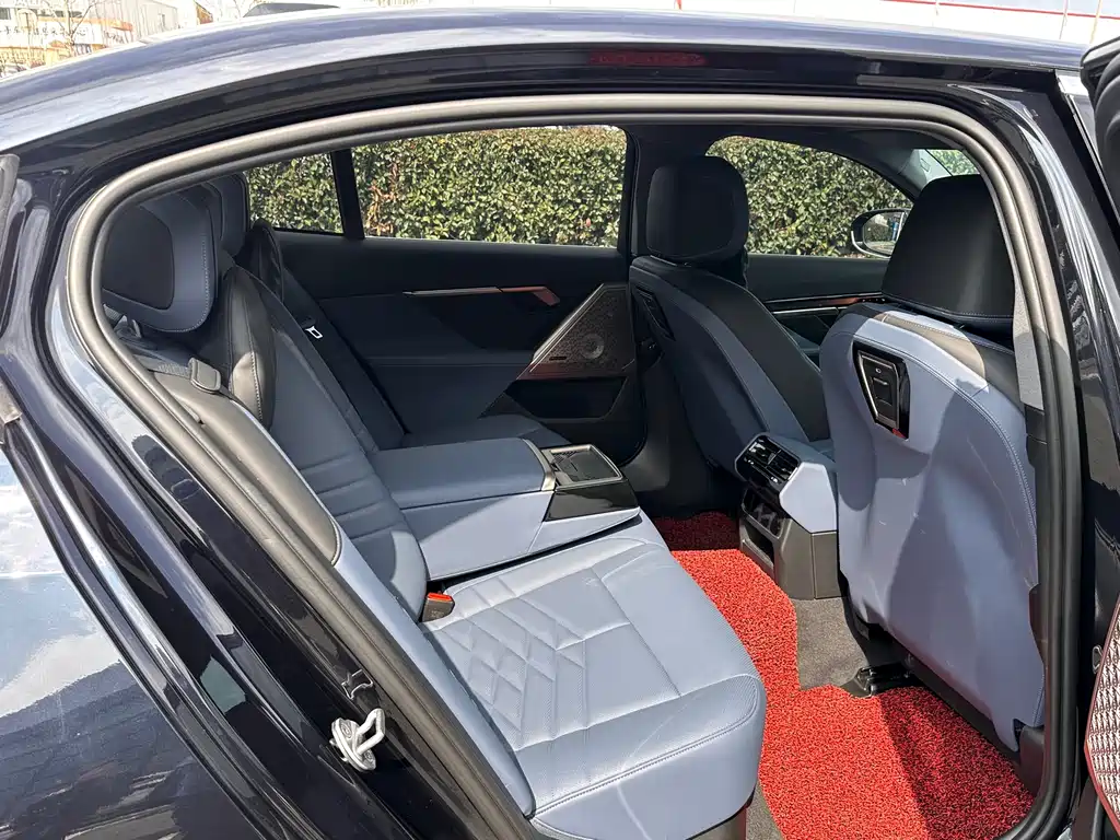 BMW 5 Series 2024 530Li Exclusive M Sports Package купить на сайте DeffCars