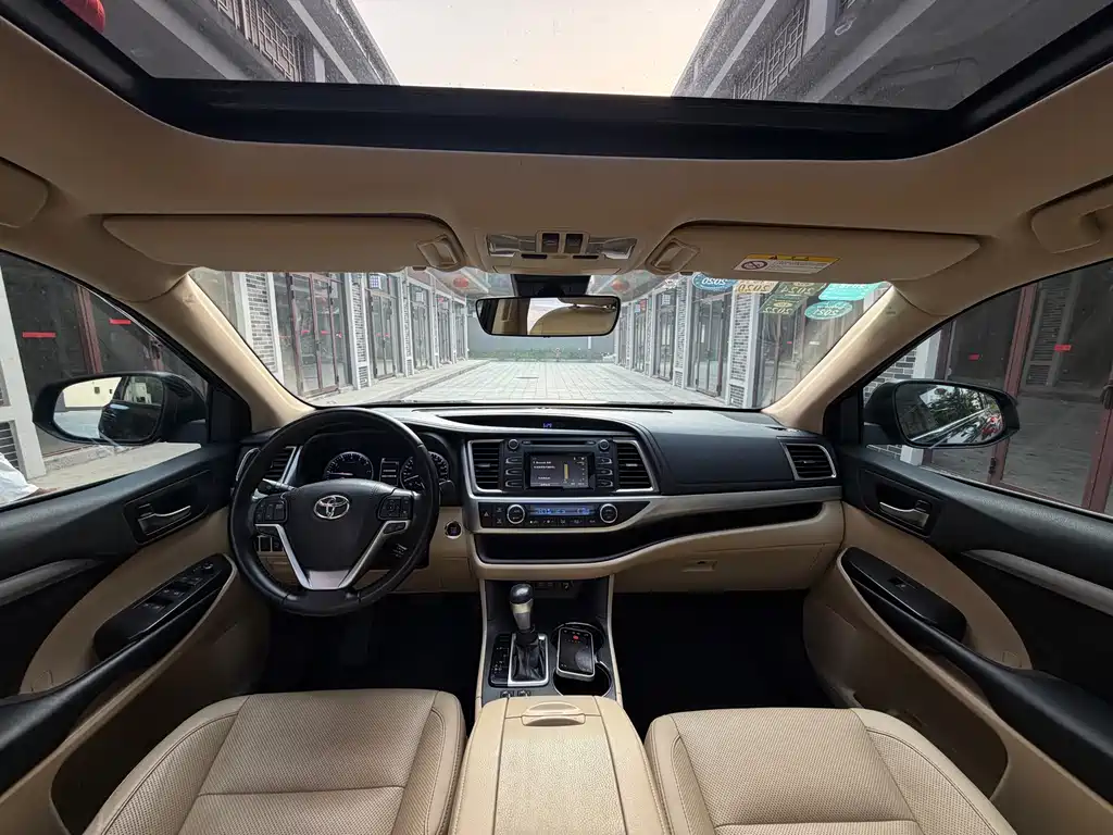 Highlander 2018 2.0T two-wheel drive luxury version, 7 seats, National V купить на сайте DeffCars