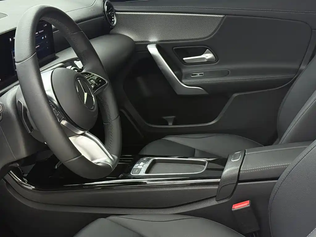 Mercedes-Benz A-Class 2023 A 180 L купить на сайте DeffCars