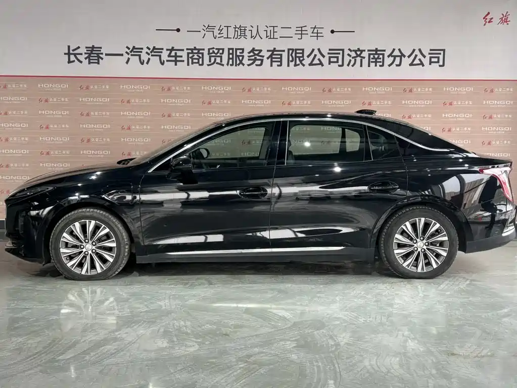 Hongqi E-QM5 2022 431km Charging Enjoyment Edition купить на сайте DeffCars
