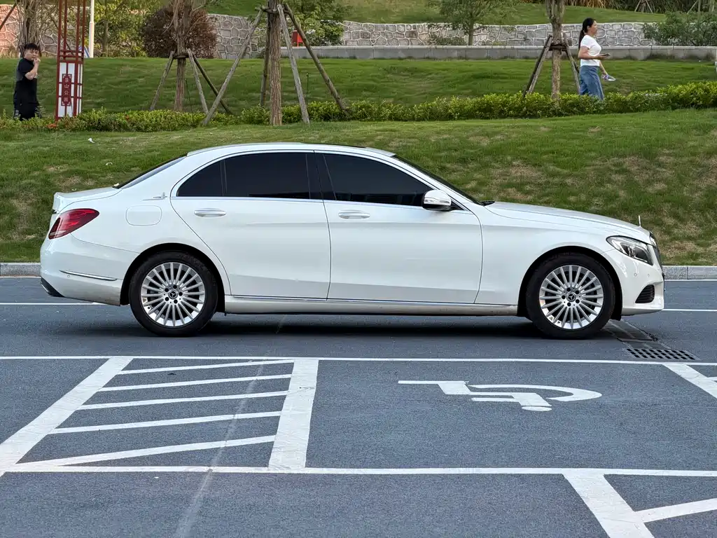 Mercedes-Benz C-Class 2016 C 180 L купить на сайте DeffCars