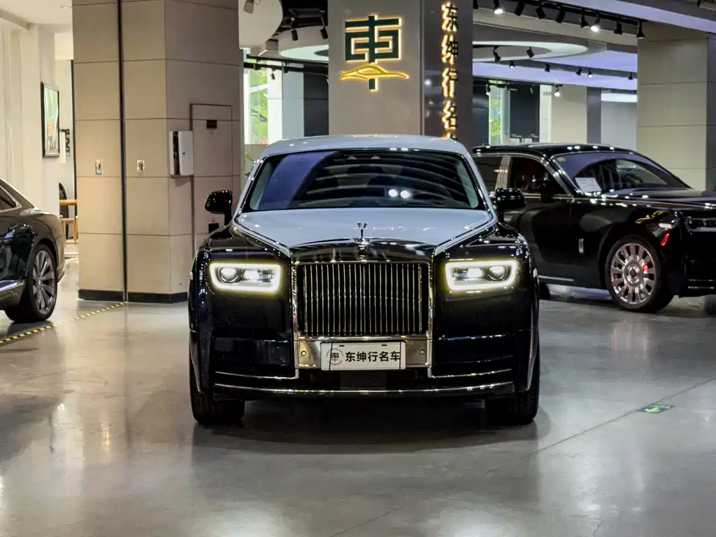 Phantom 2018 6.7T long wheelbase version купить на сайте DeffCars