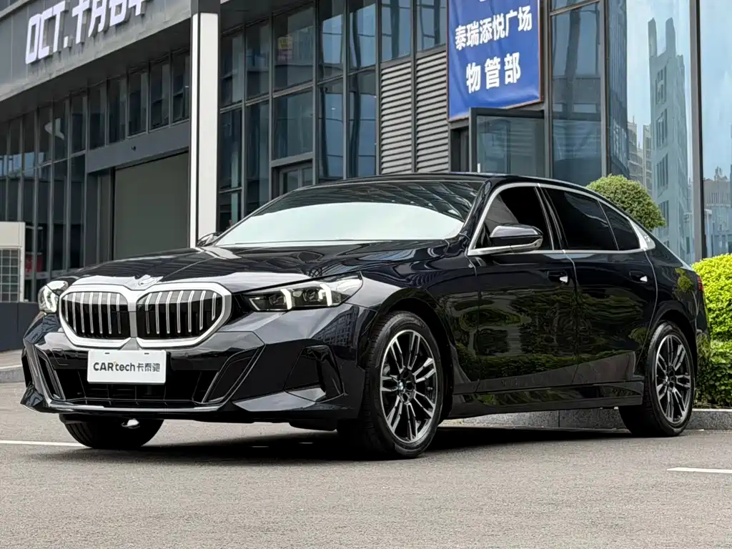 BMW 5 Series 2026 530Li Leading M Sports Package купить на сайте DeffCars