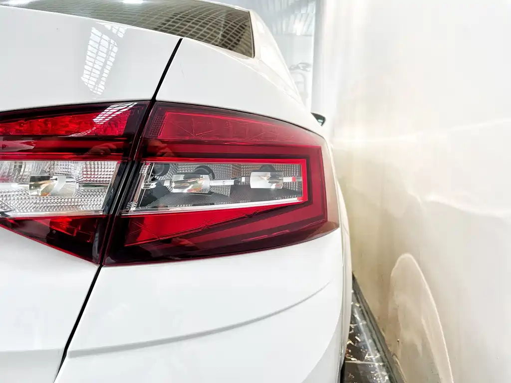 Octavia 2019 1.5L manual standard version National VI купить на сайте DeffCars