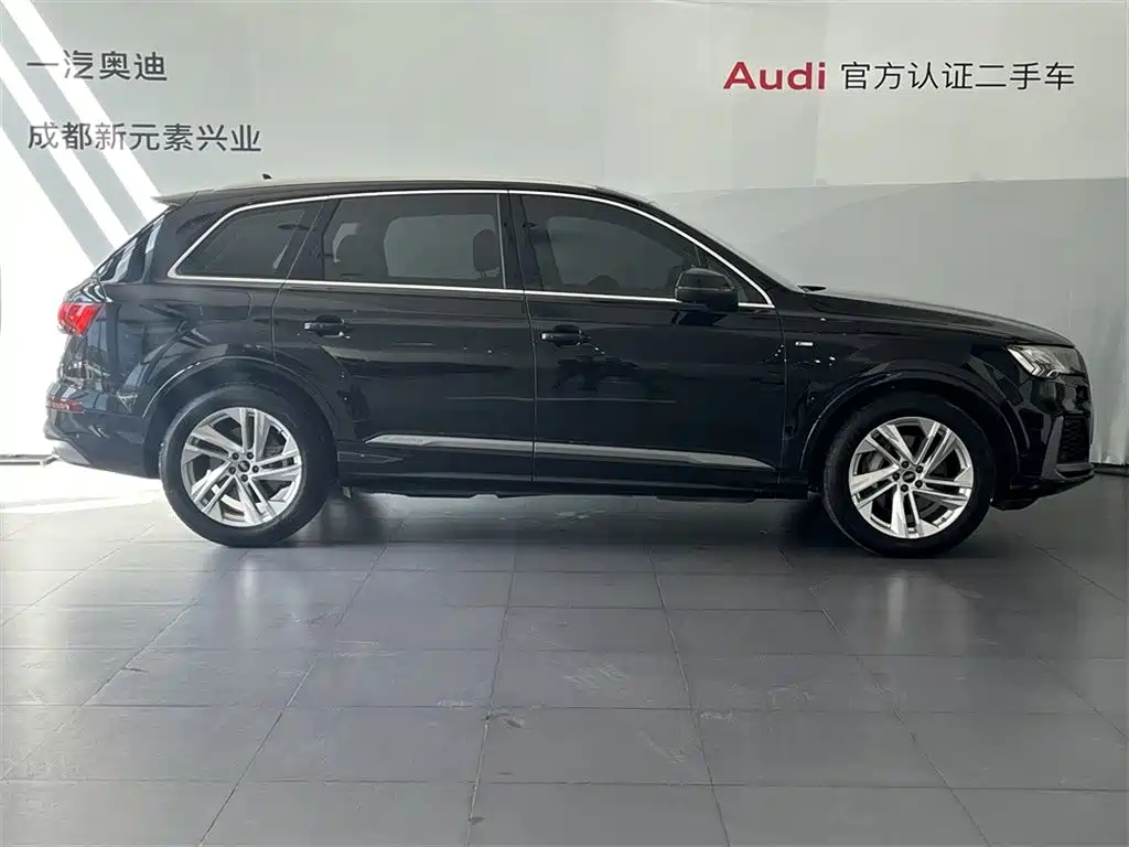 Audi Q7 2021 55 TFSI quattro S line sports version купить на сайте DeffCars