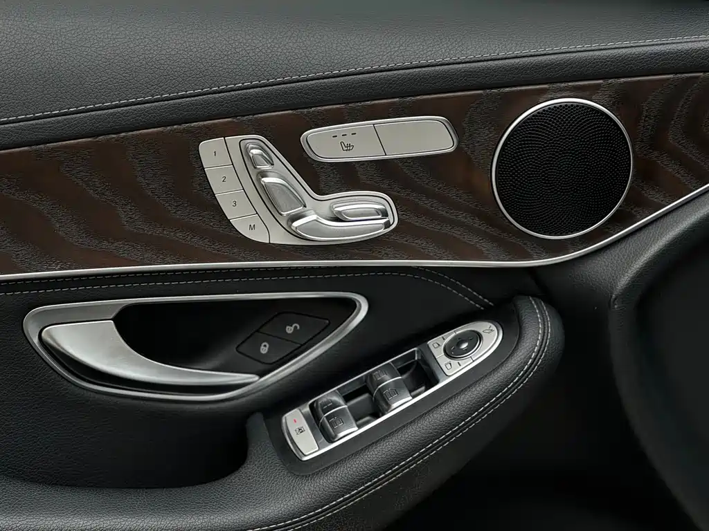 Mercedes-Benz GLC 2016 GLC 300 4MATIC Dynamic купить на сайте DeffCars