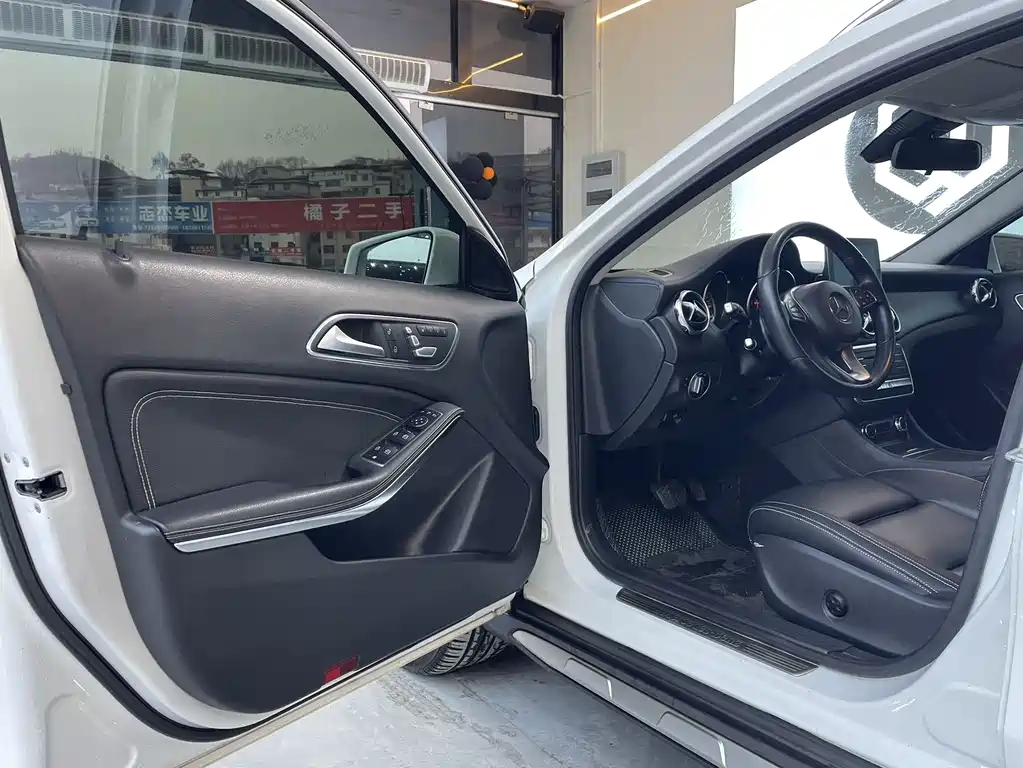 Mercedes-Benz GLA 2017 GLA 220 4MATIC Fashion Model купить на сайте DeffCars