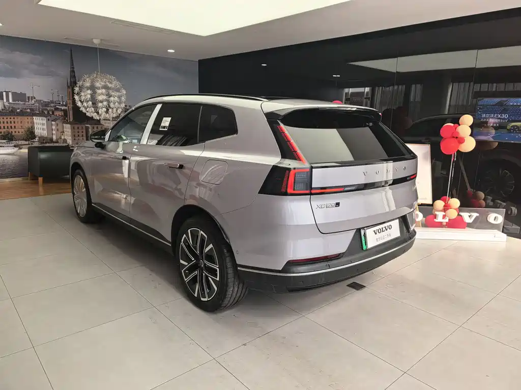 Volvo XC70 Plug-in Hybrid 2026 Four-wheel Drive Super Long Range Plus купить на сайте DeffCars