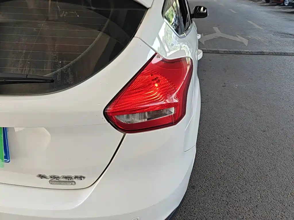 Focus 2015 Hatchback EcoBoost 180 Automatic Elite купить на сайте DeffCars