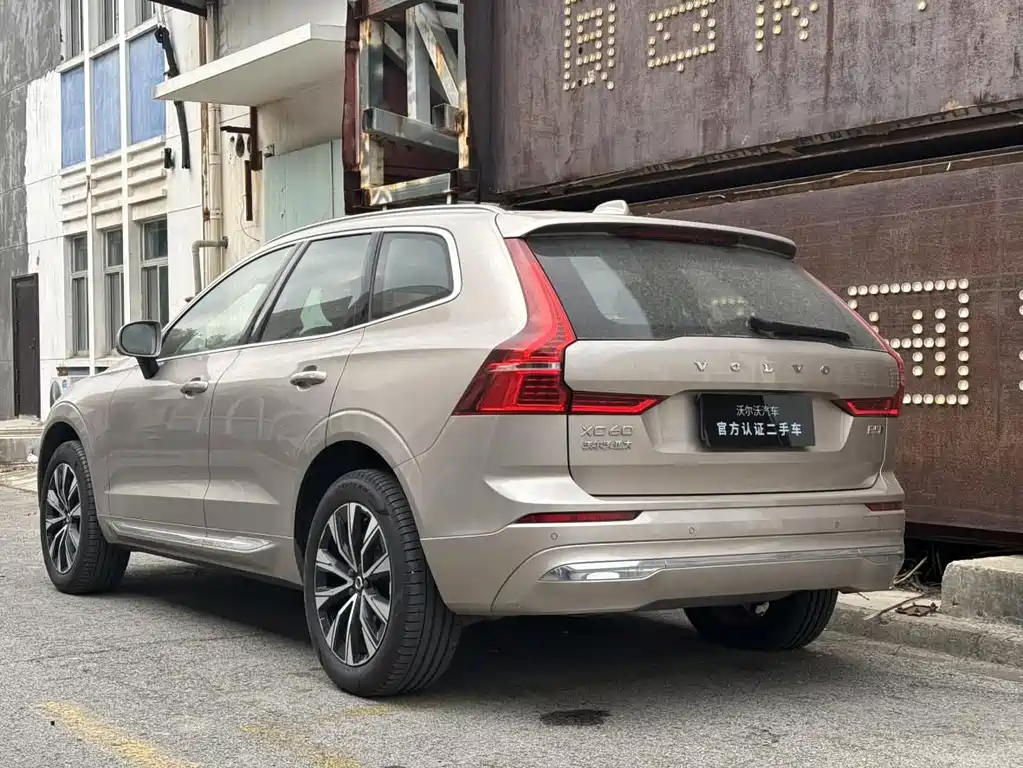 Volvo XC60 2025 B5 four-wheel drive Zhiyuan luxury version купить на сайте DeffCars