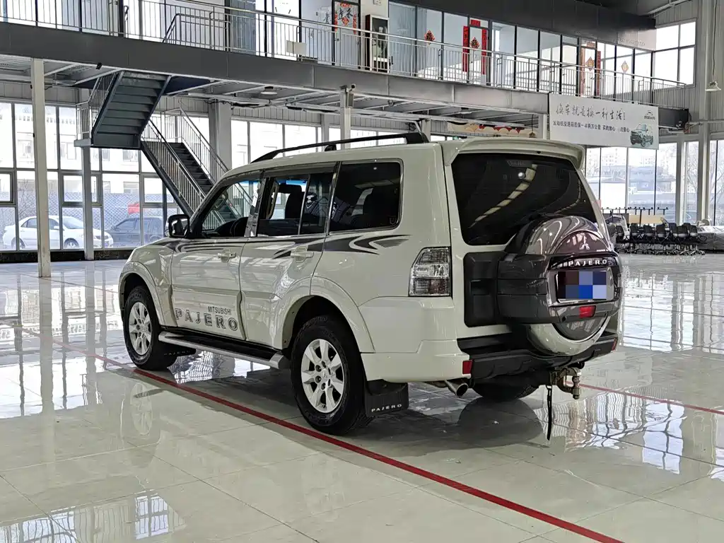 Pajero imported 2018 3.0L automatic standard version купить на сайте DeffCars