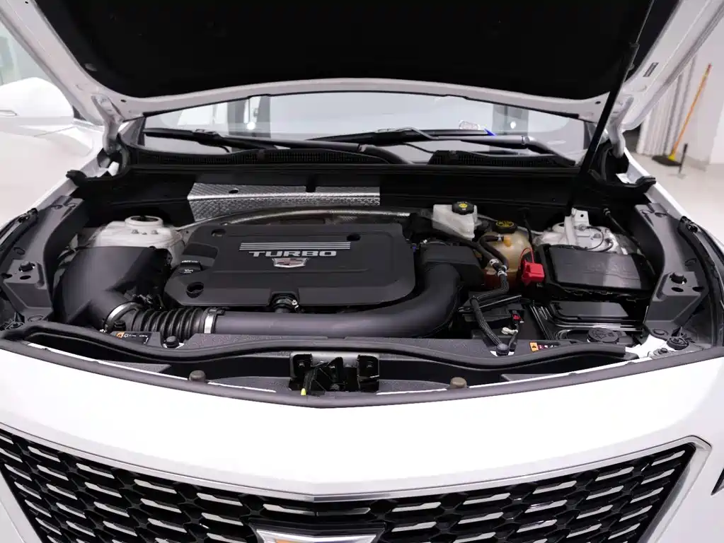 Cadillac XT4 2021 28T two-wheel drive leading model купить на сайте DeffCars