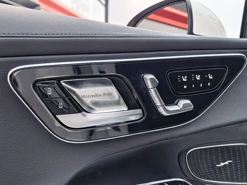 Mercedes-Benz GLC 2024 facelift GLC 260 L 4MATIC luxury model 5 seats купить на сайте DeffCars