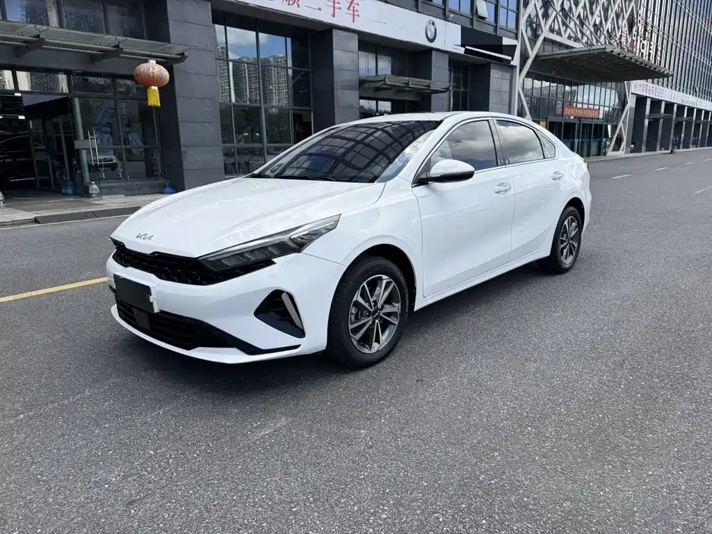 Kia K3 2023 1.5L CVT Deluxe Edition купить на сайте DeffCars