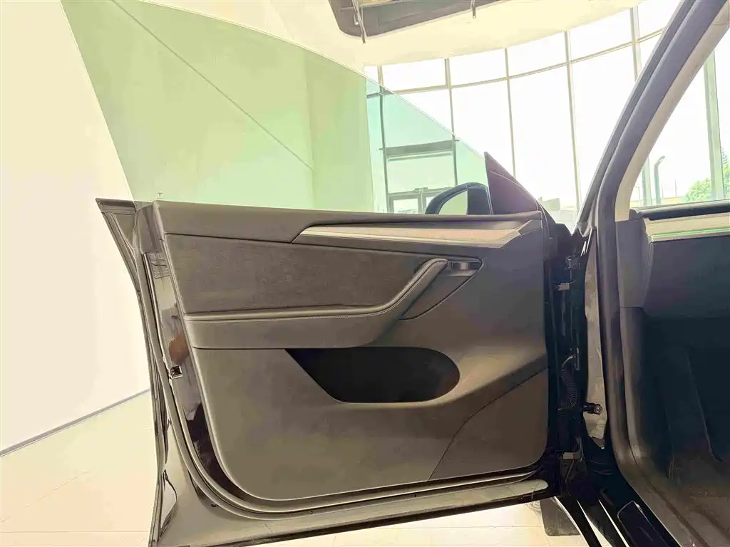 Model Y 2023 rear-wheel drive version купить на сайте DeffCars