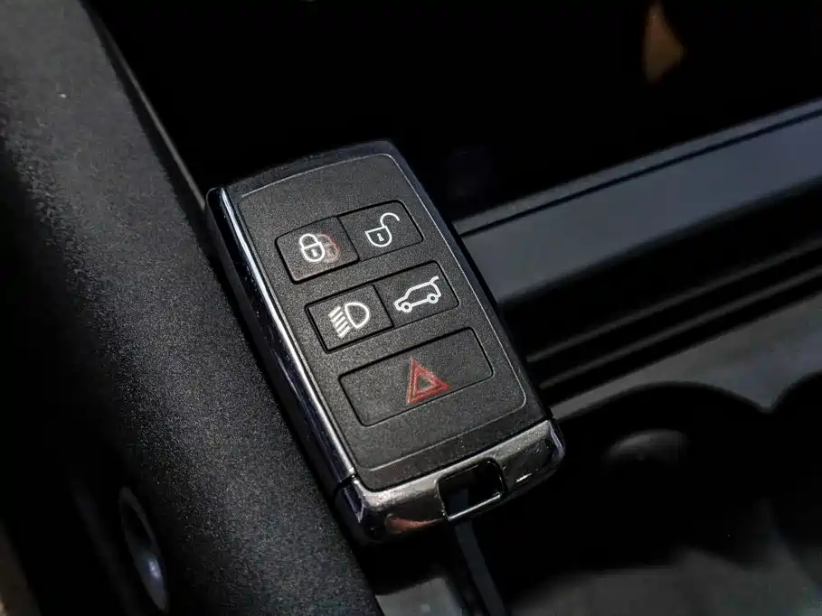 Land Rover Defender 2021 90 P400 Classic Reissue купить на сайте DeffCars