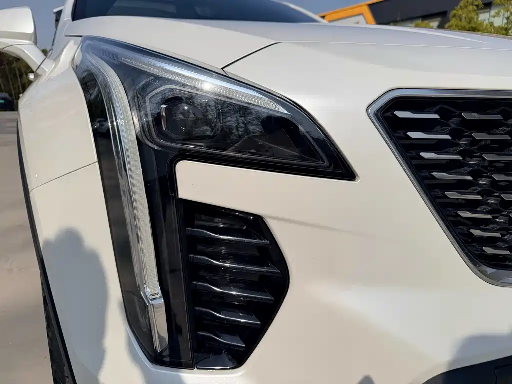 Cadillac XT4 2018 28T two-wheel drive leading model купить на сайте DeffCars