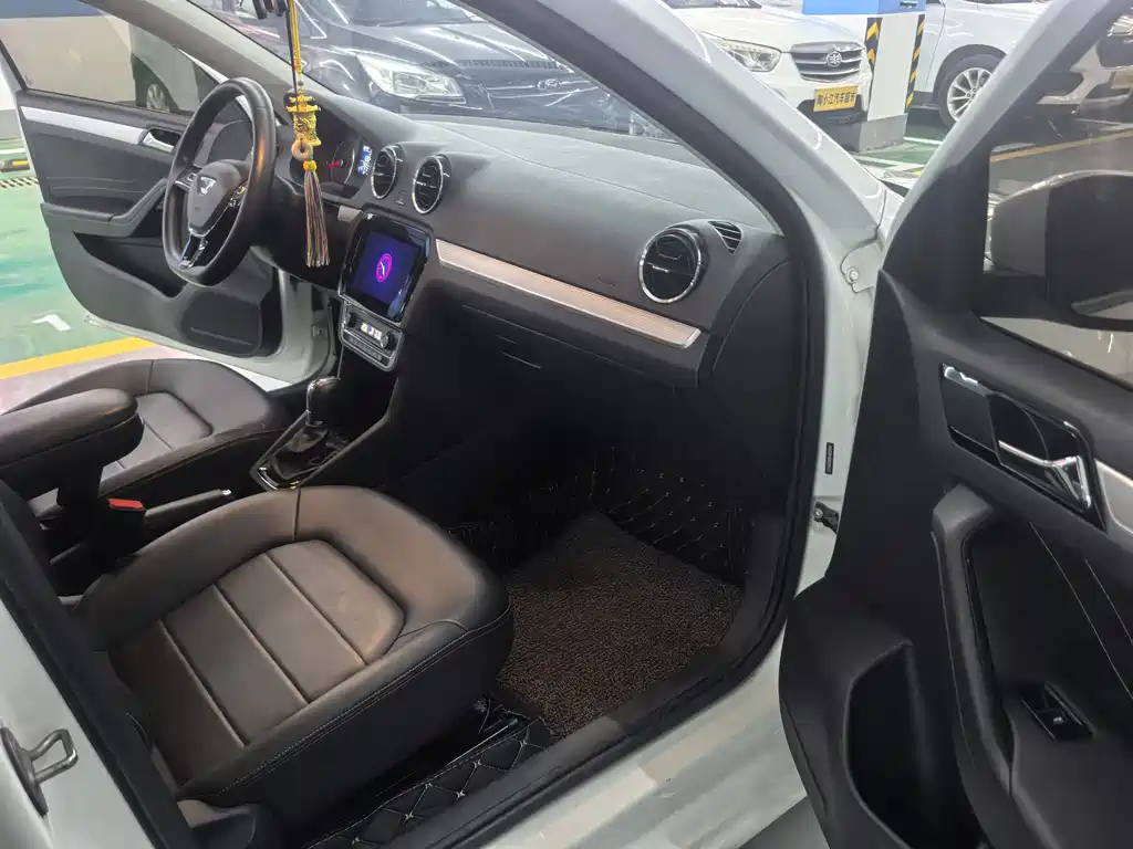 Jetta VA3 2019 1.5L Automatic Honor Edition купить на сайте DeffCars