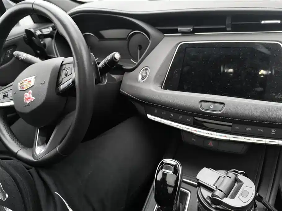 Cadillac XT4 2022 28T two-wheel drive fashion model купить на сайте DeffCars
