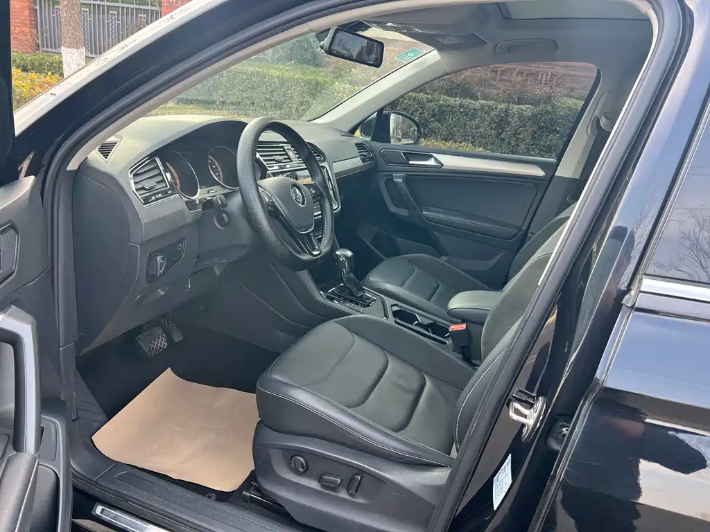 Tiguan L 2019 330TSI automatic two-wheel drive smart luxury version National VI купить на сайте DeffCars