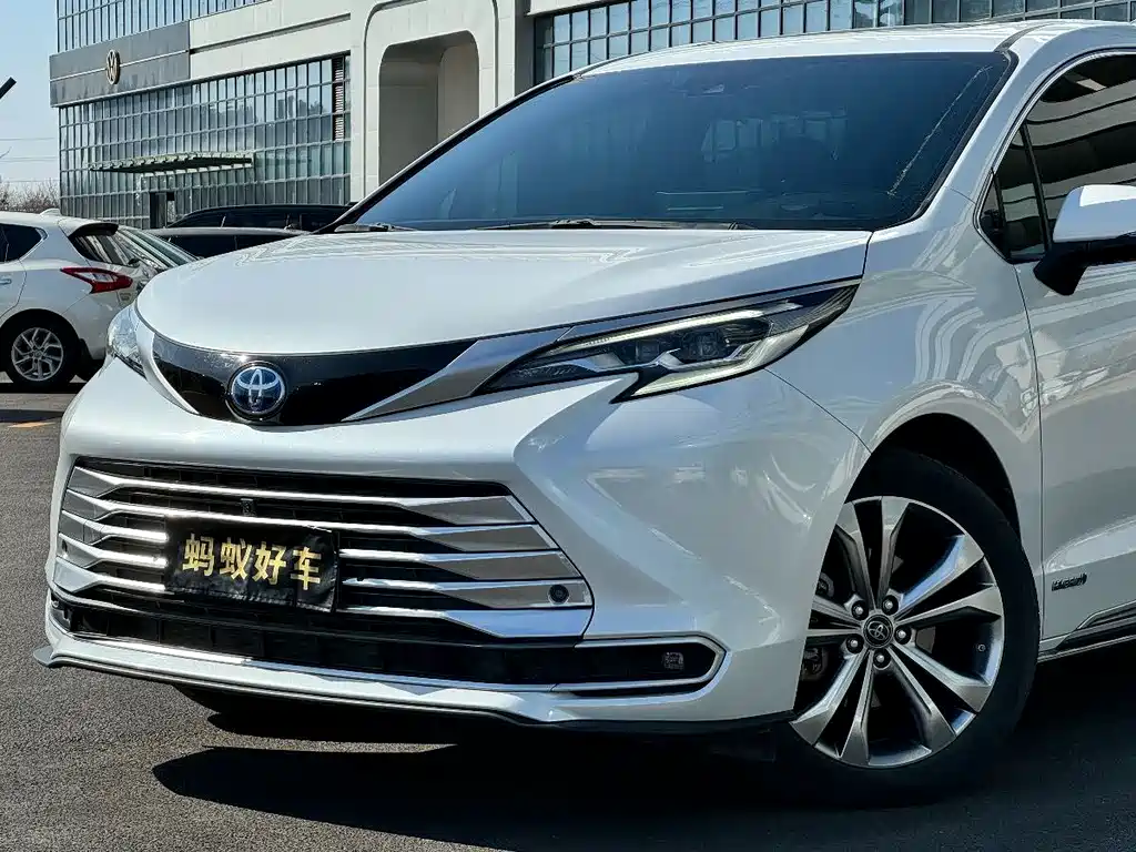 SIENNA 2023 2.5L Hybrid Platinum Edition купить на сайте DeffCars