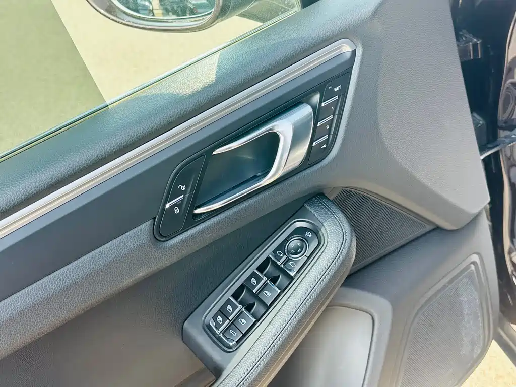 Macan 2017 Macan 2.0T купить на сайте DeffCars