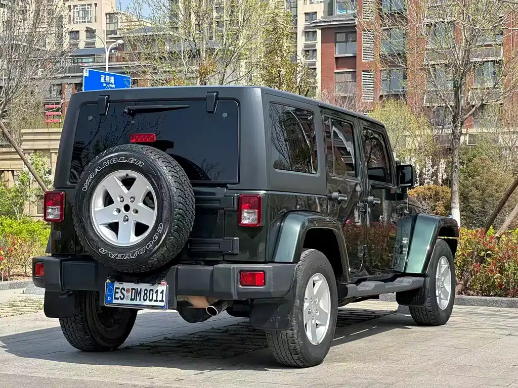 Wrangler 2011 3.8L Sahara four-door version купить на сайте DeffCars