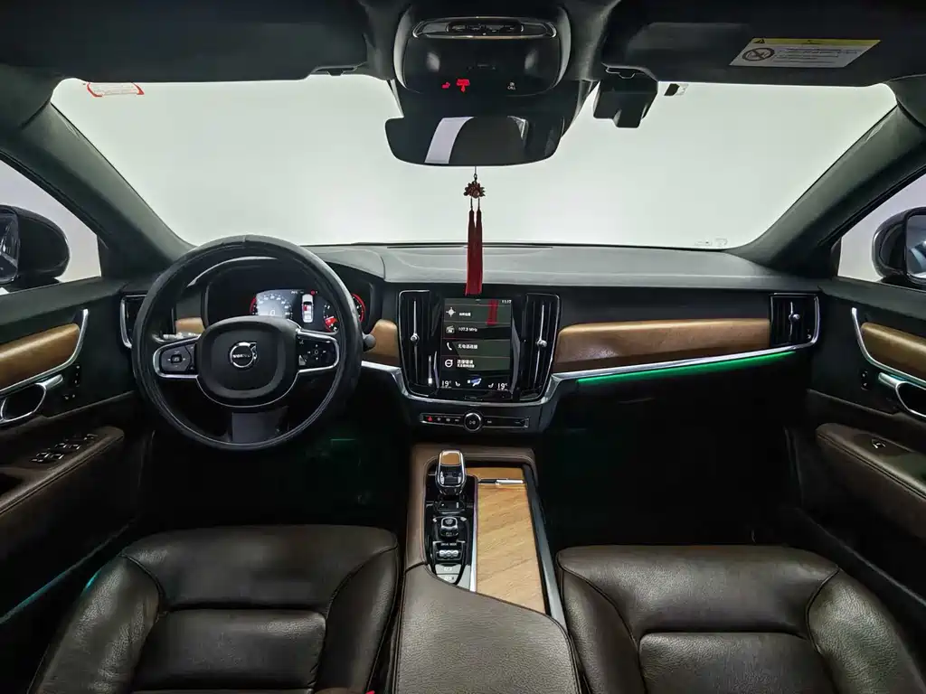 Volvo S90 2021 B5 Zhiyi Luxury Edition купить на сайте DeffCars
