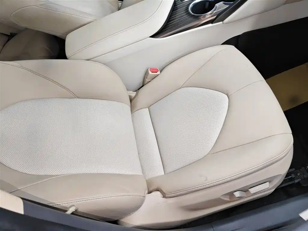 Camry 2018 2.5G Deluxe Edition купить на сайте DeffCars