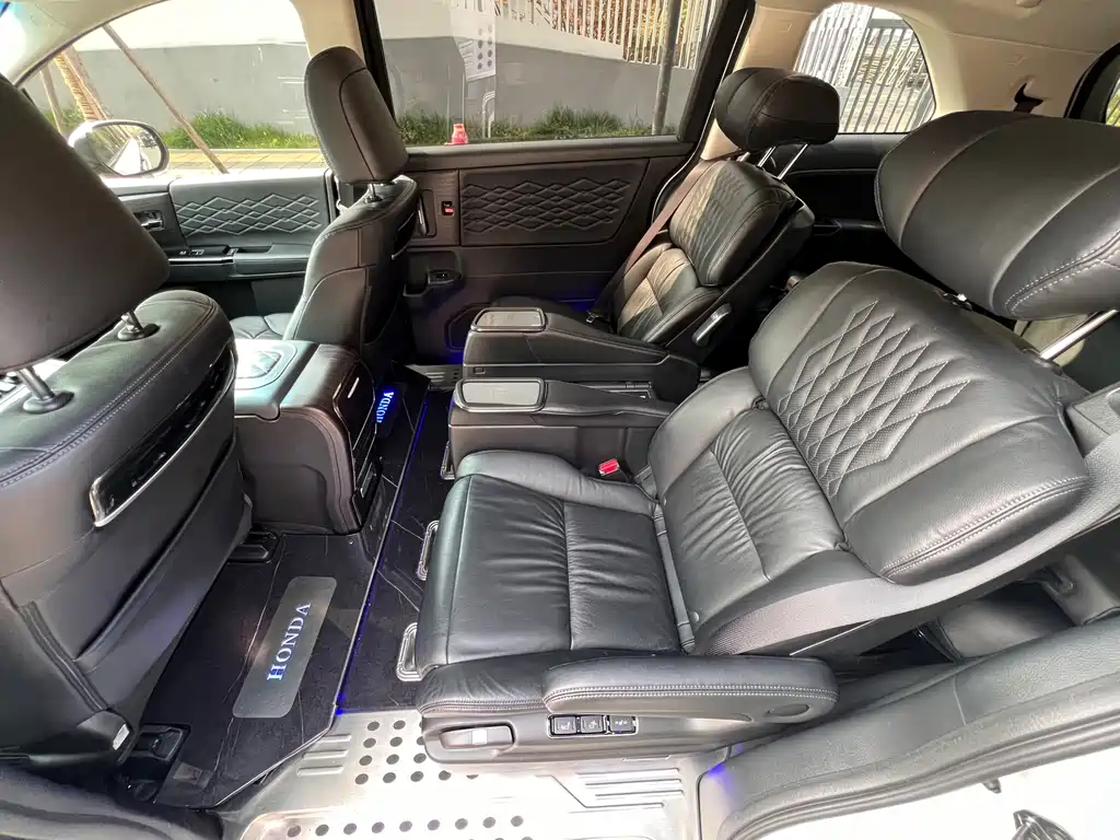 Alison 2022 2.0L e:HEV Deluxe Edition купить на сайте DeffCars
