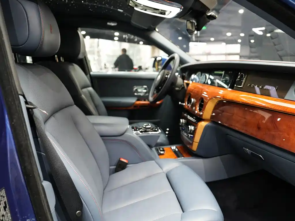 Phantom 2018 6.7T long wheelbase version купить на сайте DeffCars