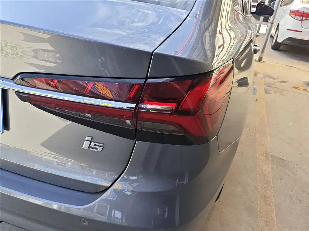 Roewe i5 2021 1.5L CVT Diamond Edition купить на сайте DeffCars