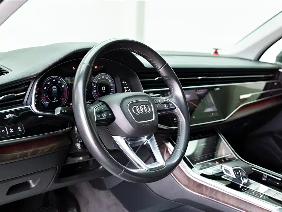 Audi Q7 2020 55 TFSI quattro S line sports купить на сайте DeffCars