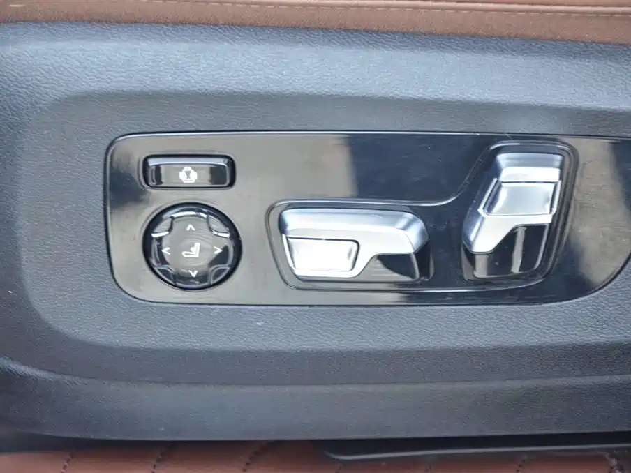 BMW X7 2024 xDrive40i Leading Luxury Package купить на сайте DeffCars