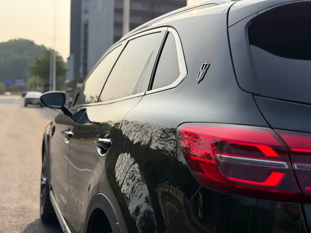 Hongqi HS5 2022 2.0T Zhilian Qixiang four-wheel drive version купить на сайте DeffCars