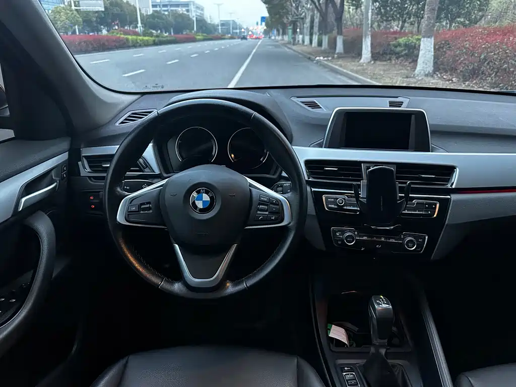 BMW X1 2019 sDrive20Li Leading Model купить на сайте DeffCars