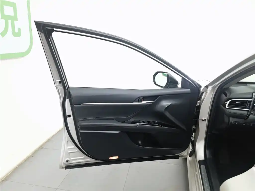 Camry 2021 2.5G Deluxe Edition купить на сайте DeffCars