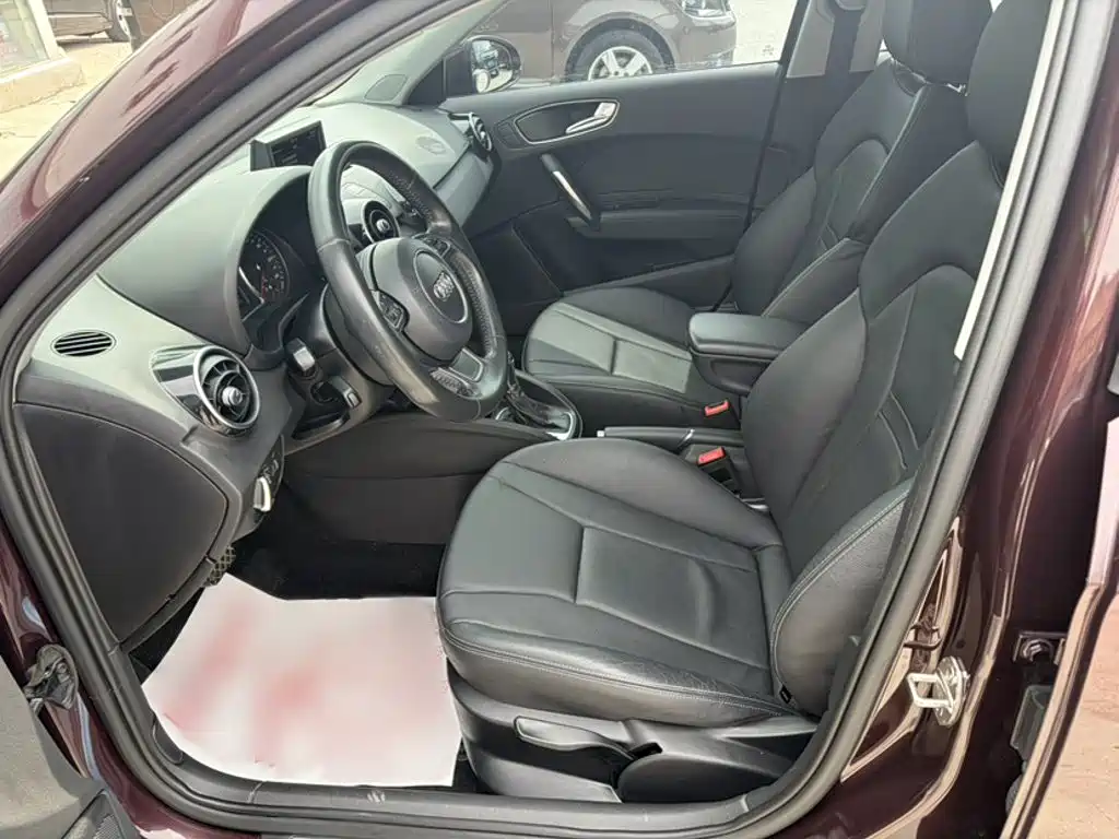 Audi A1 2014 30 TFSI Sportback comfort model купить на сайте DeffCars