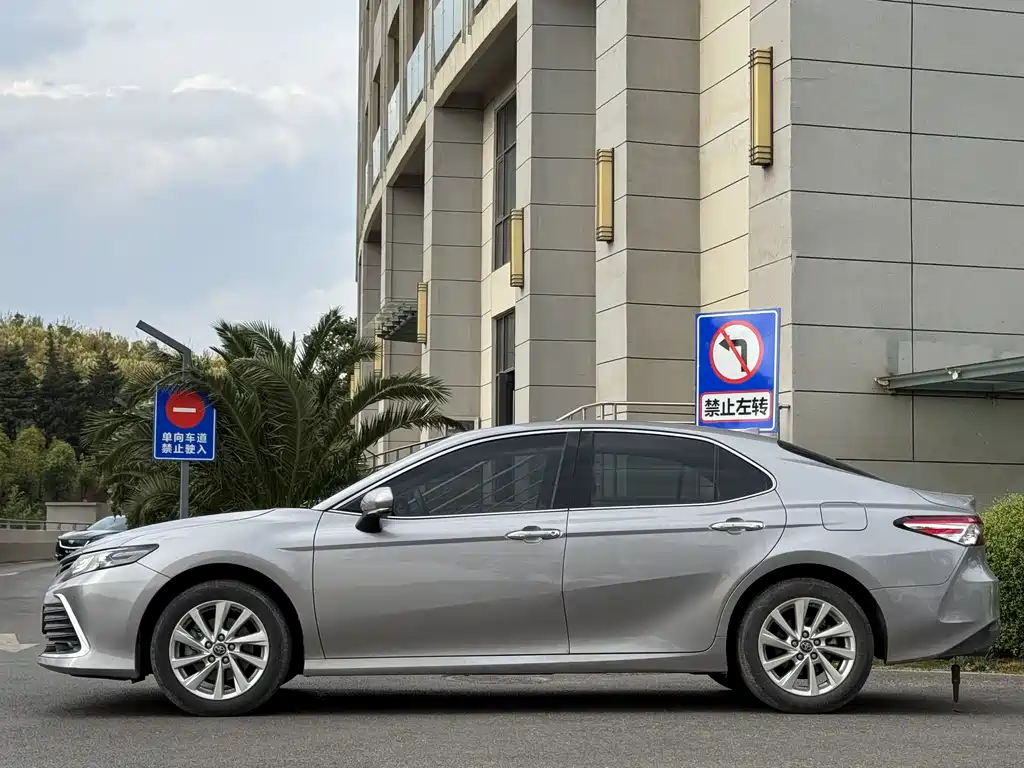 Camry 2023 2.0G Deluxe Edition купить на сайте DeffCars