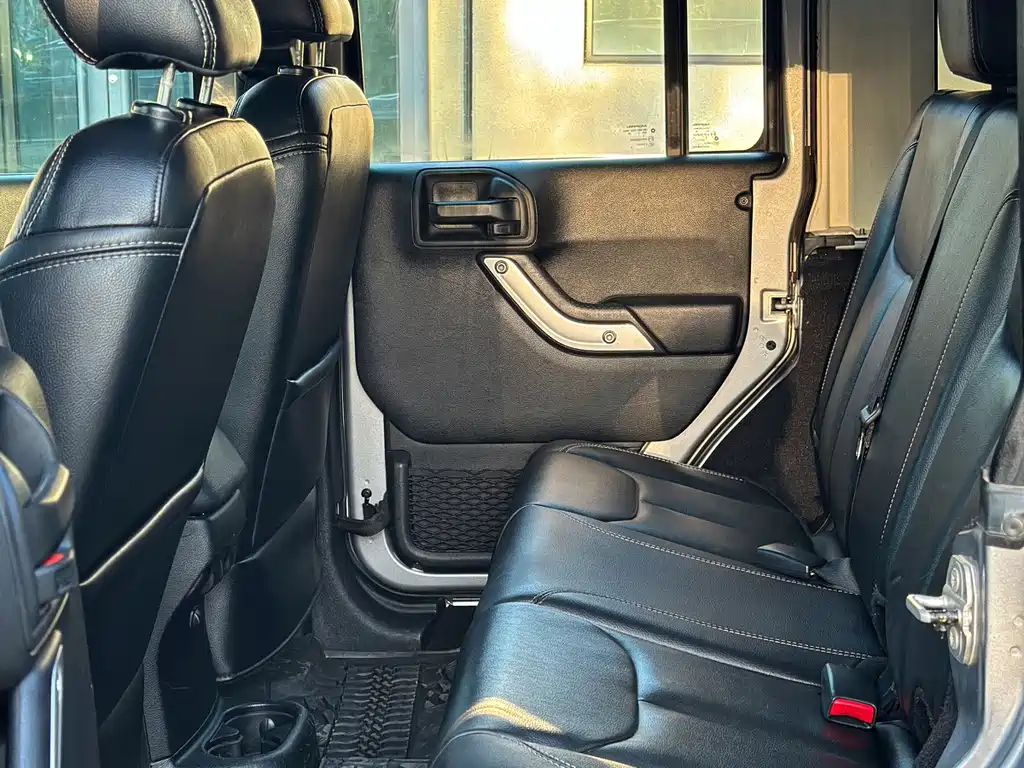 Wrangler 2017 3.6L Rubicon Four-Door Comfort Edition купить на сайте DeffCars